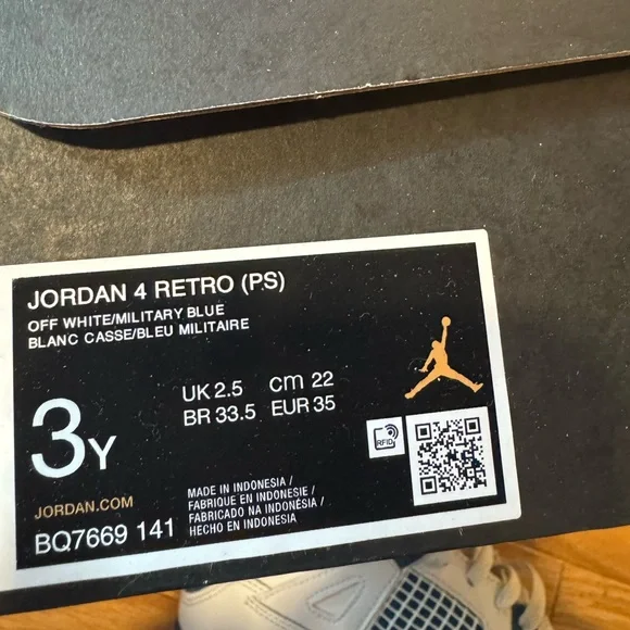 Jordan 4 retros kids PS size 3